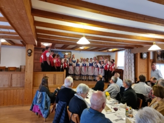 Klassenzusammenkunft Dreien